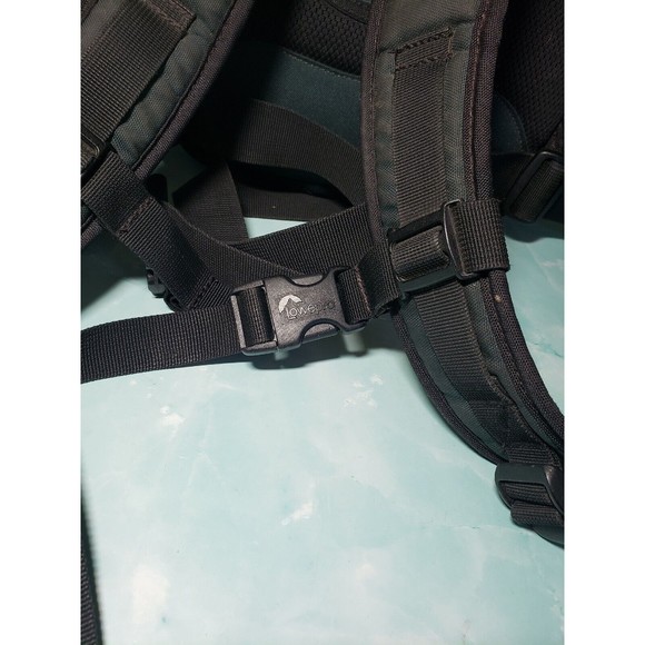 Lowepro Micro Trekker 100 GREEN Camera Bag Backpack Padded Adjustable Inserts GC - Picture 7 of 13